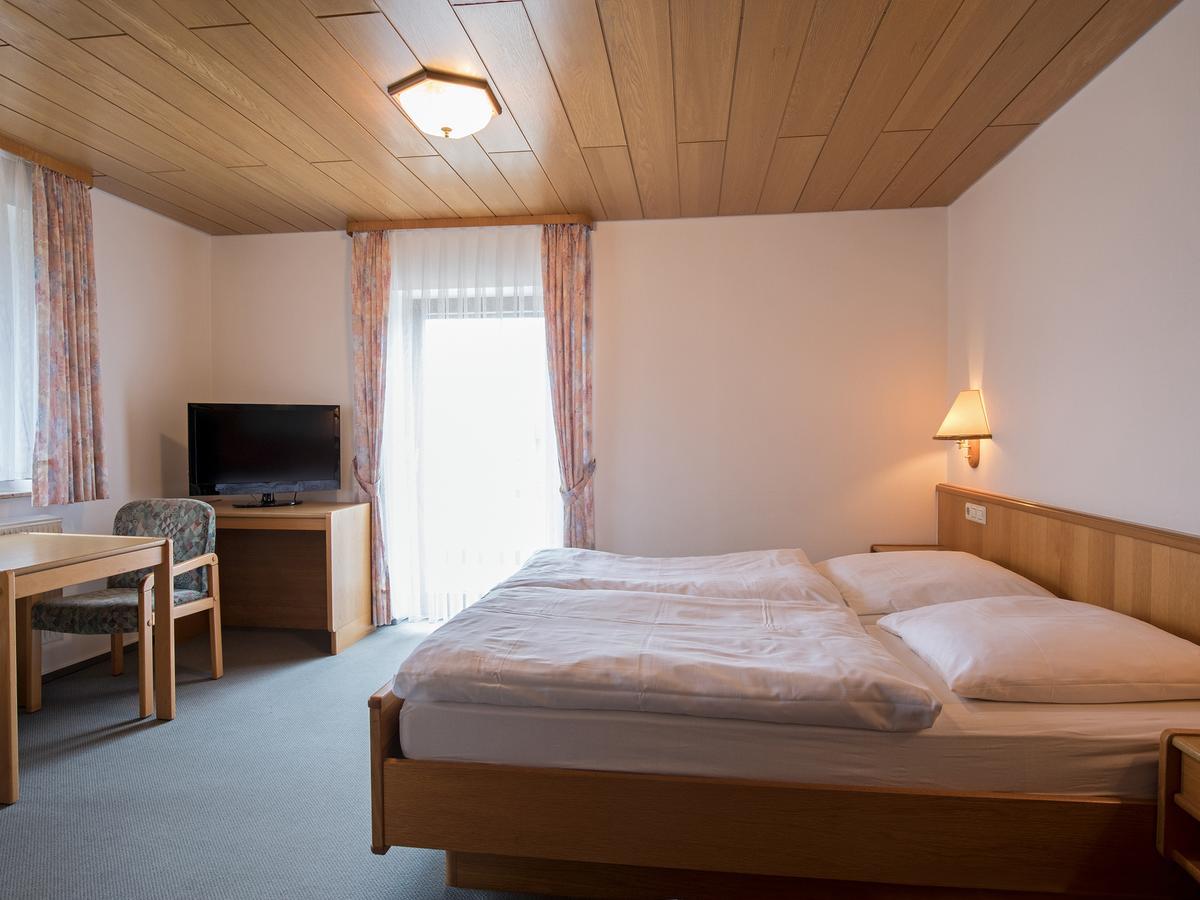 Landgasthof Adler Utzmemmingen Exterior photo